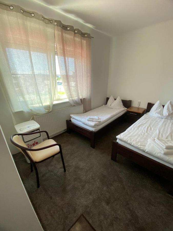 451 Rooms Грац Екстериор снимка