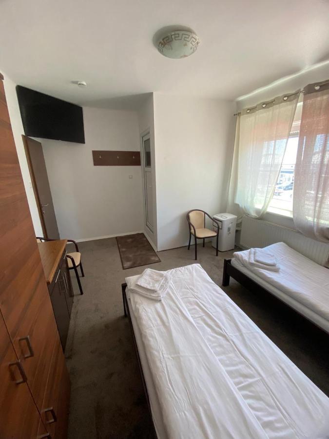 451 Rooms Грац Екстериор снимка