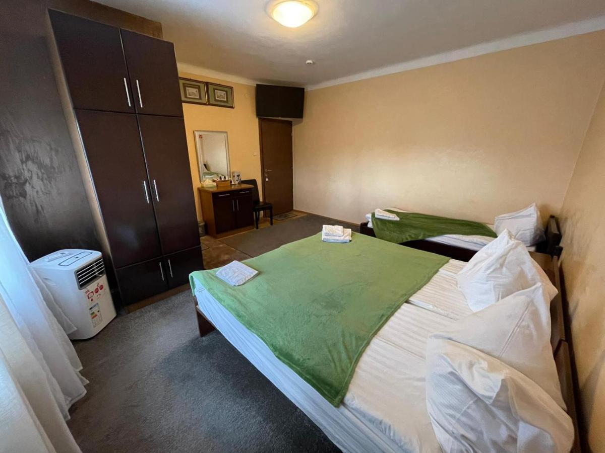 451 Rooms Грац Екстериор снимка