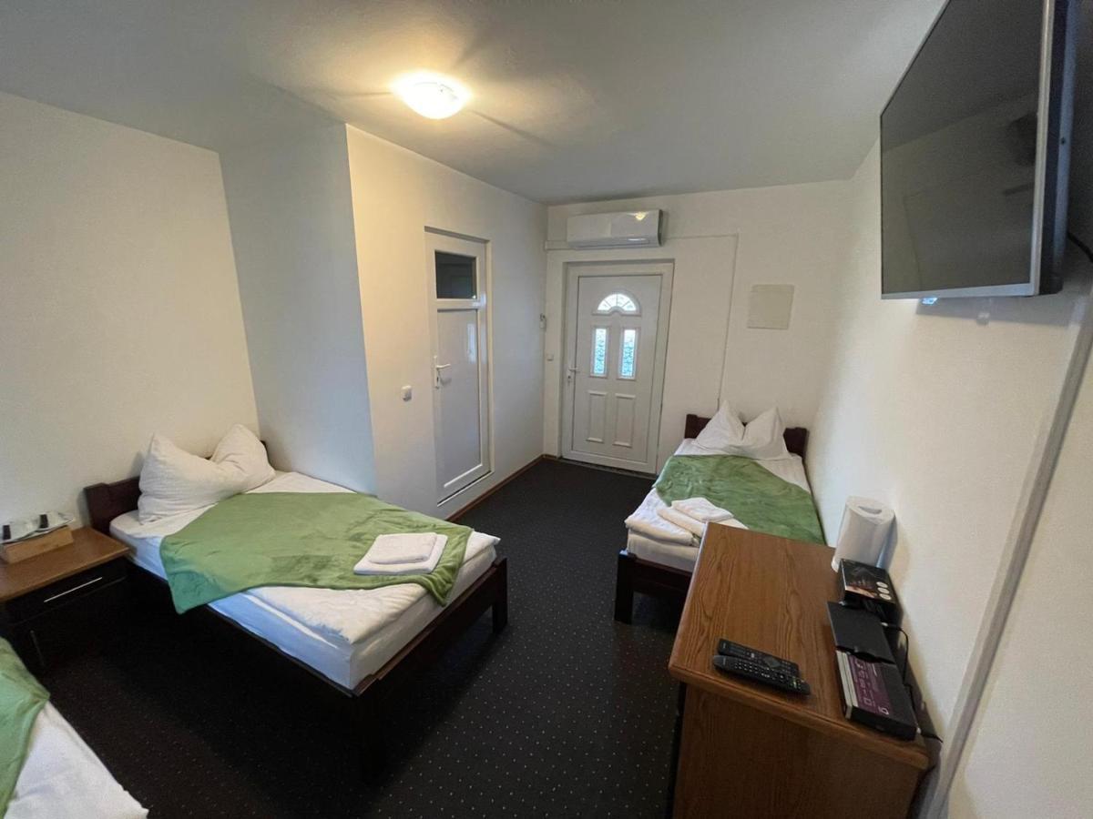 451 Rooms Грац Екстериор снимка