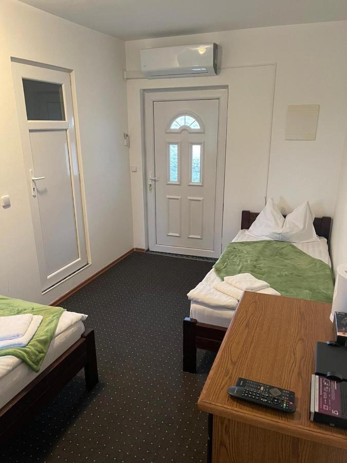 451 Rooms Грац Екстериор снимка