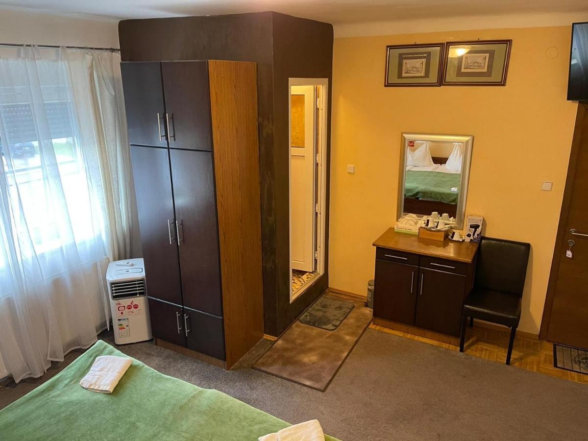 451 Rooms Грац Екстериор снимка