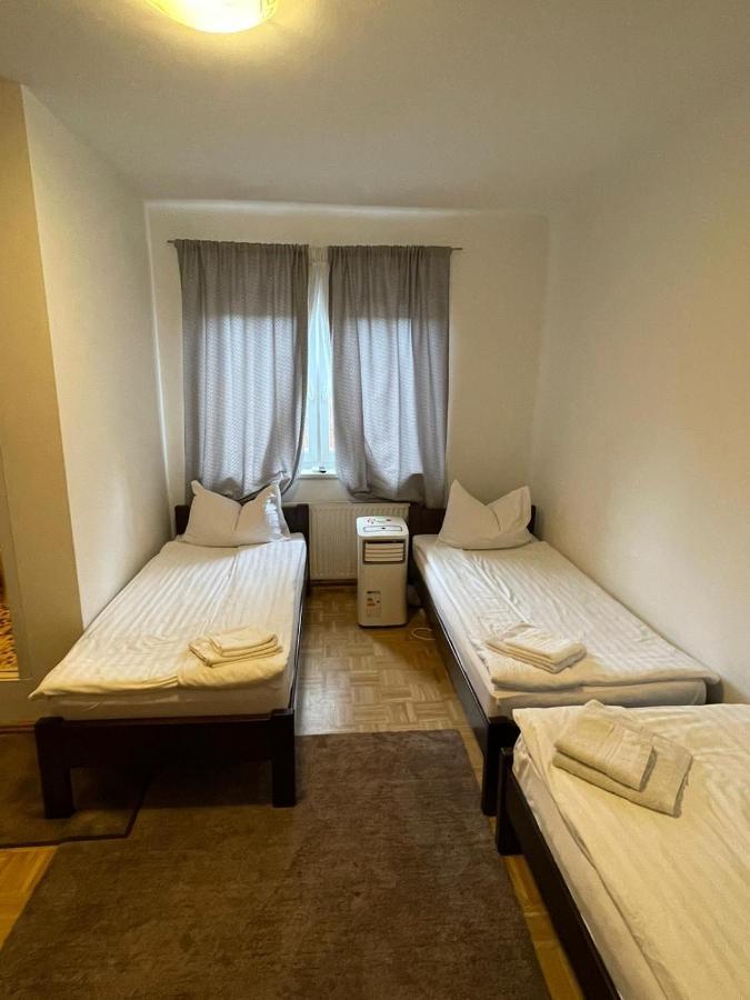 451 Rooms Грац Екстериор снимка