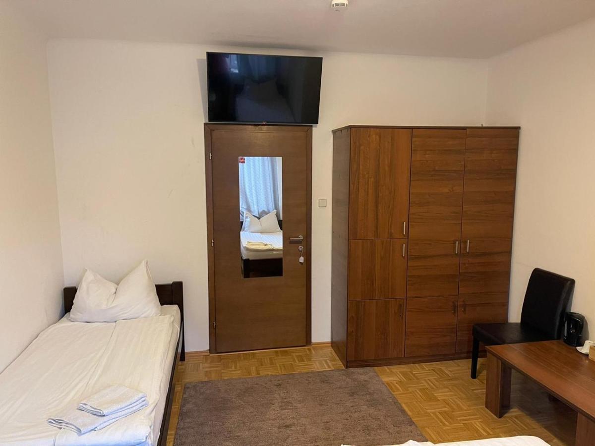 451 Rooms Грац Екстериор снимка