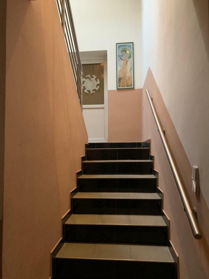 451 Rooms Грац Екстериор снимка