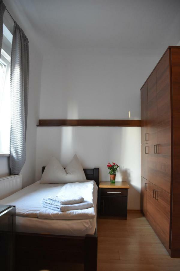 451 Rooms Грац Екстериор снимка