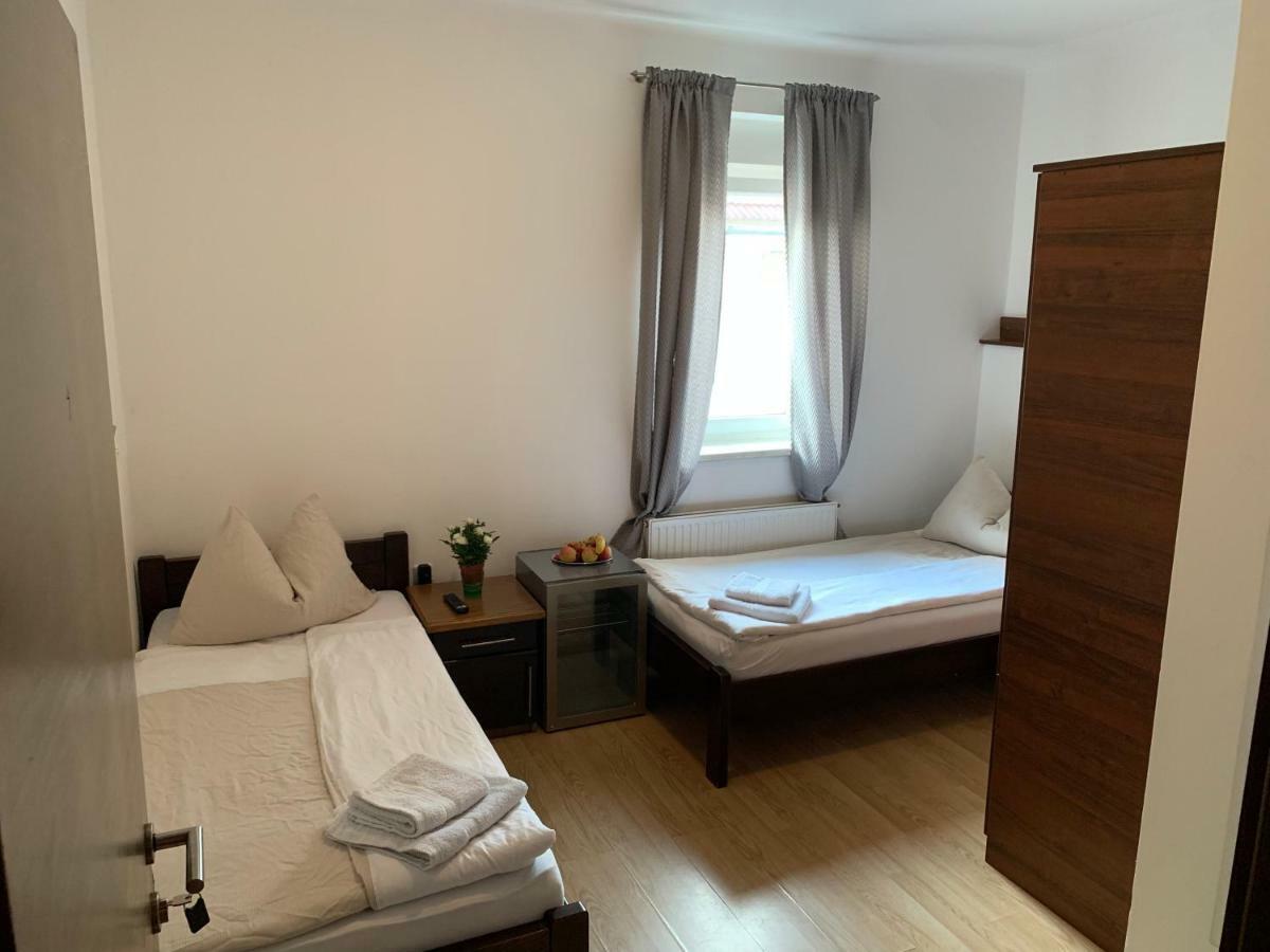 451 Rooms Грац Екстериор снимка