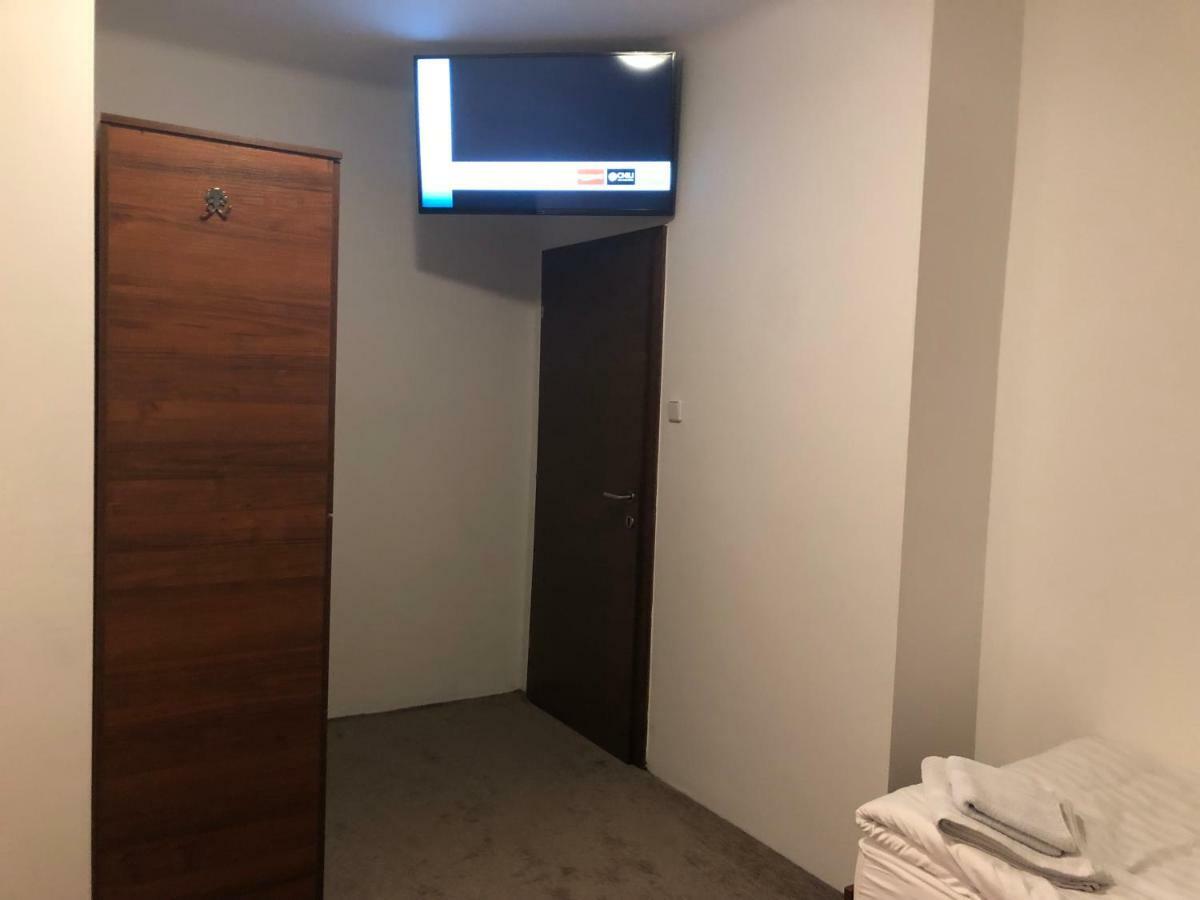 451 Rooms Грац Екстериор снимка